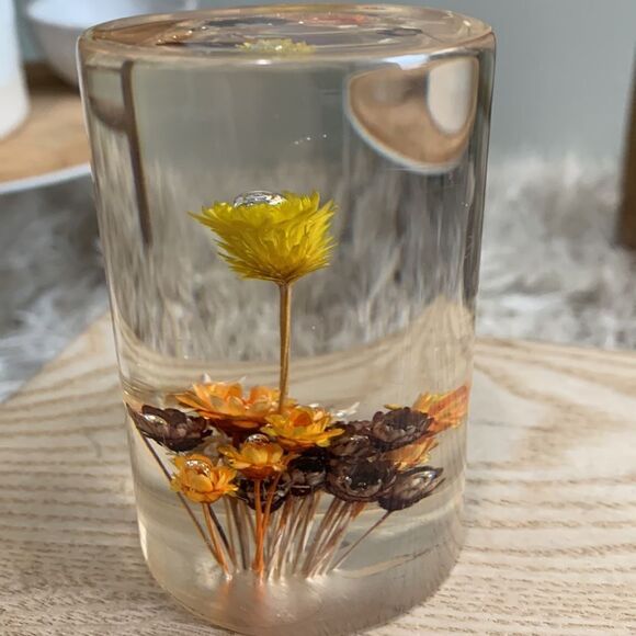 Vintage Daisyglas Company Campbell Calif Hand-Crafted Lucite Flowers Paperweight - Picture 8 of 15